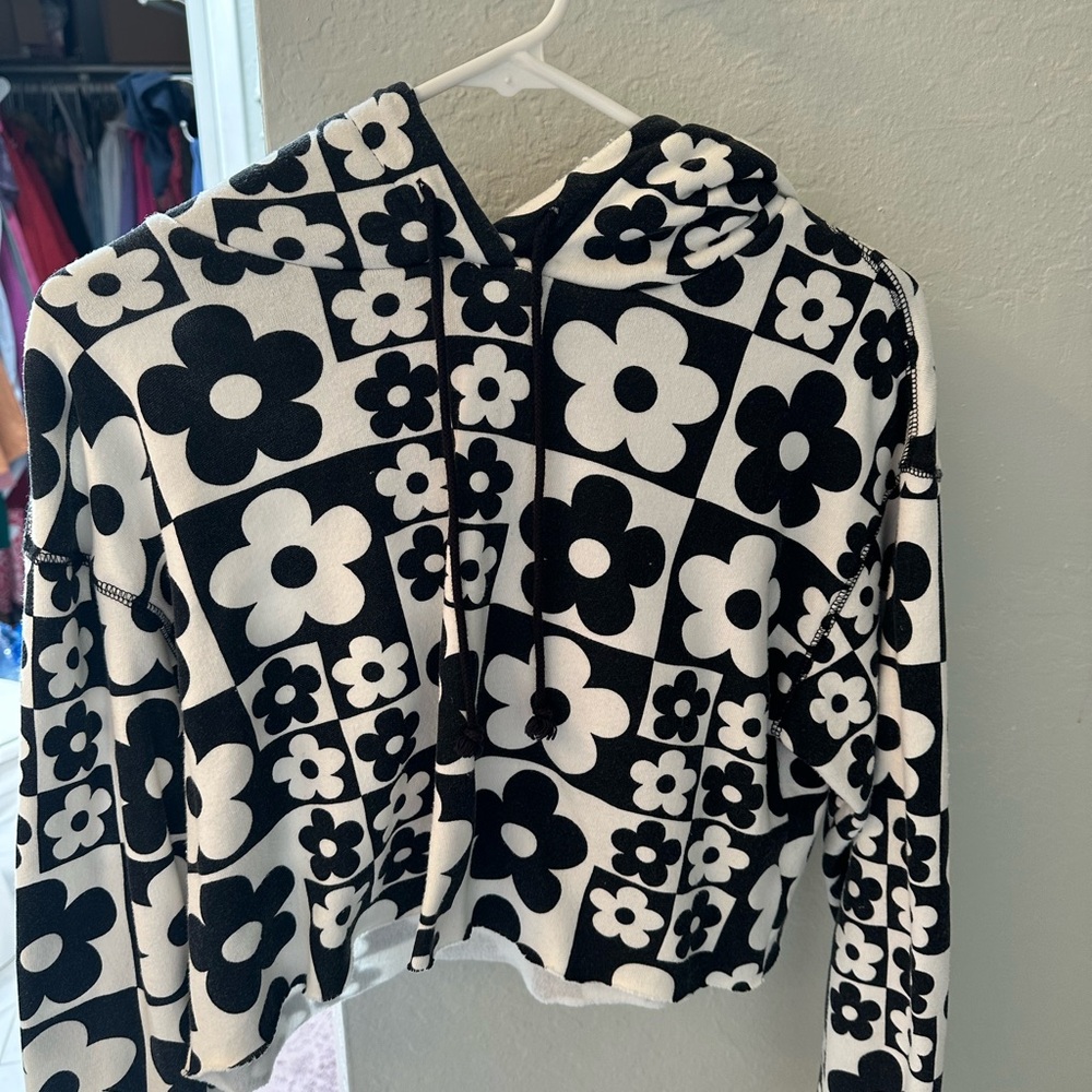 Wild Fable Black and White floral cropped hoodie